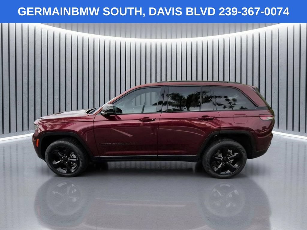 Used 2023 Jeep Grand Cherokee Limited w/ Black Appearance Package AWD/4WD image 8
