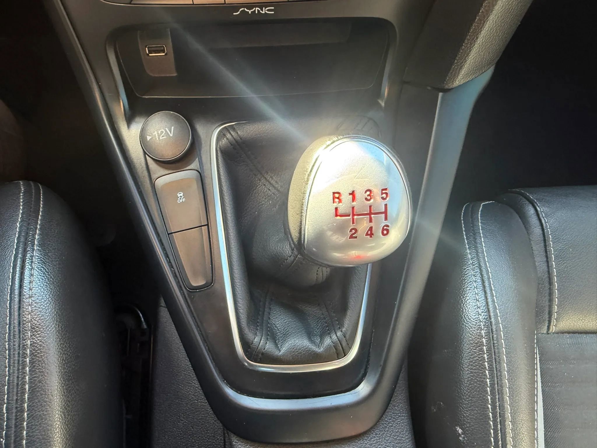 Used 2018 Ford Focus ST w/ Equipment Group 401A FWD image 21