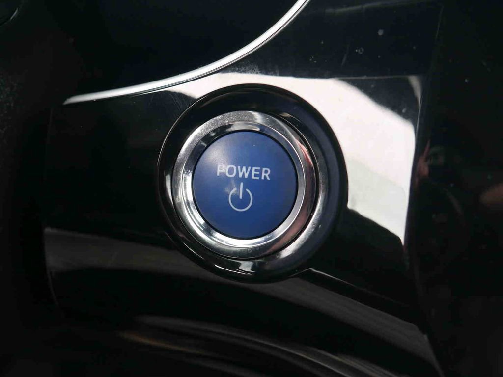 Used 2019 Toyota Prius XLE image 31