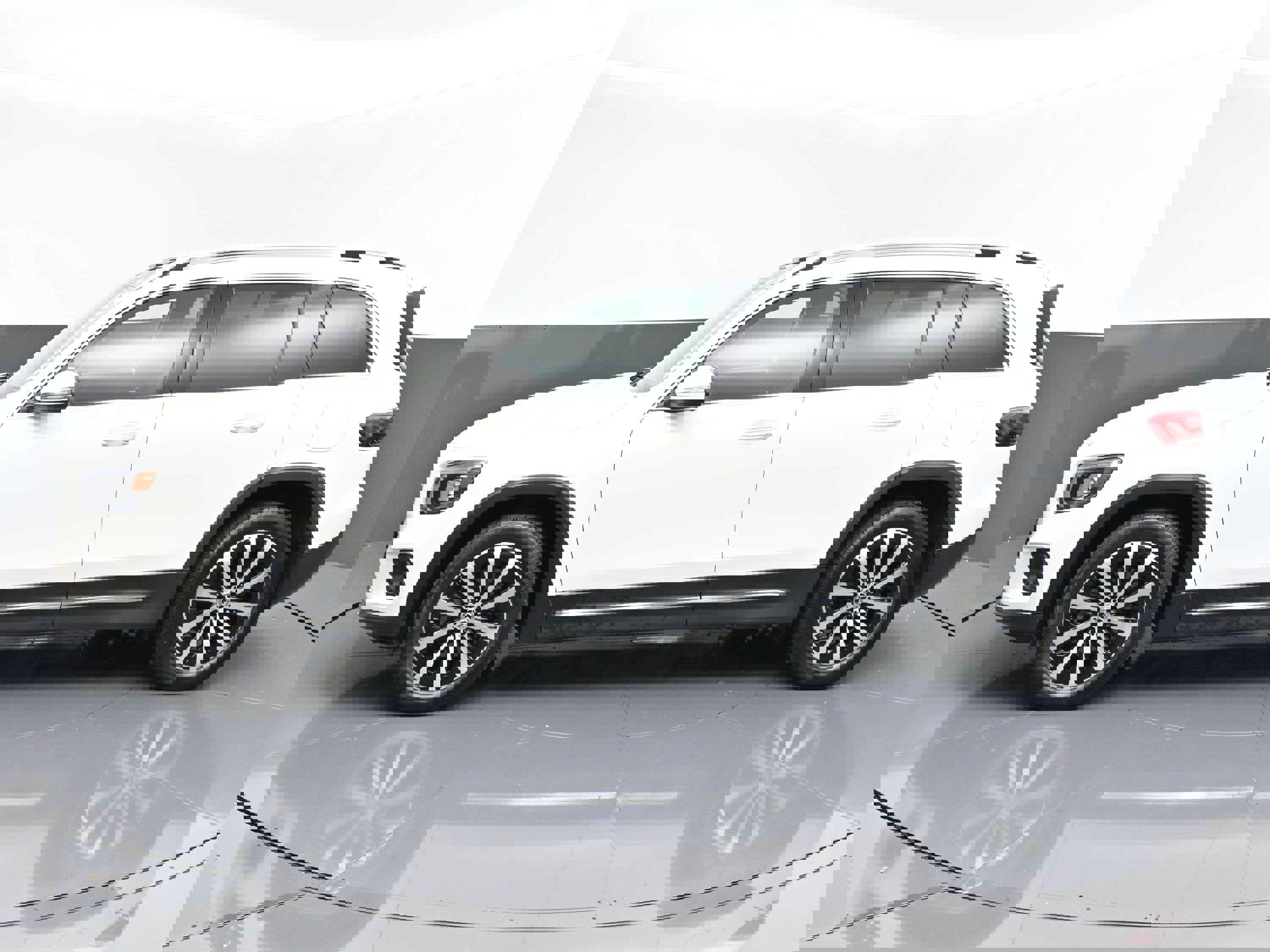 Used 2021 Mercedes-Benz GLB 250 4MATIC image 4