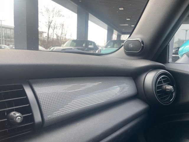 Used 2017 MINI Cooper Base image 19