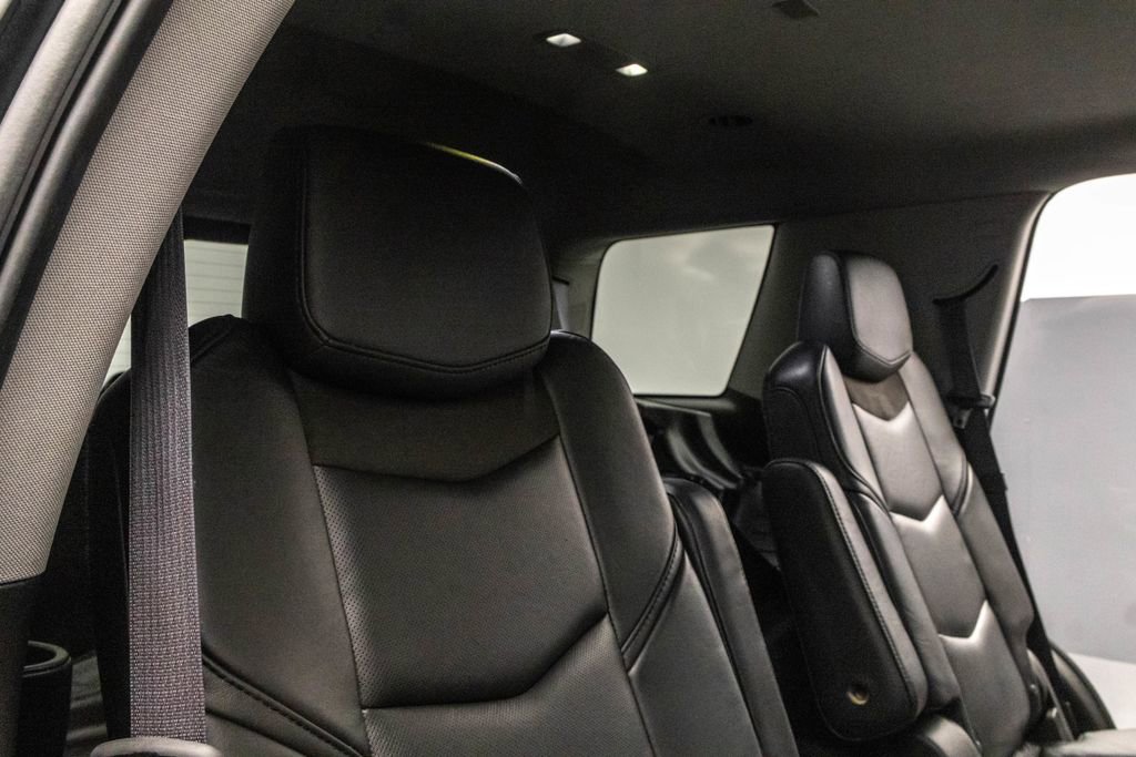 Used 2015 Cadillac Escalade Luxury image 28