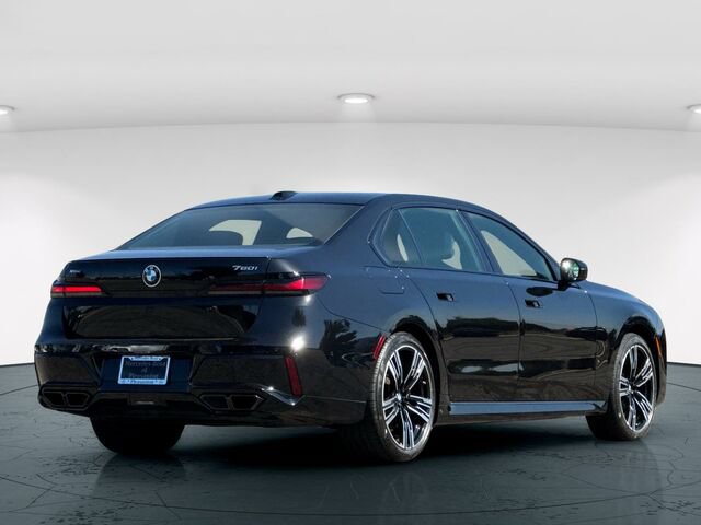 Used 2023 BMW 760i xDrive w/ Executive Package AWD/4WD image 6