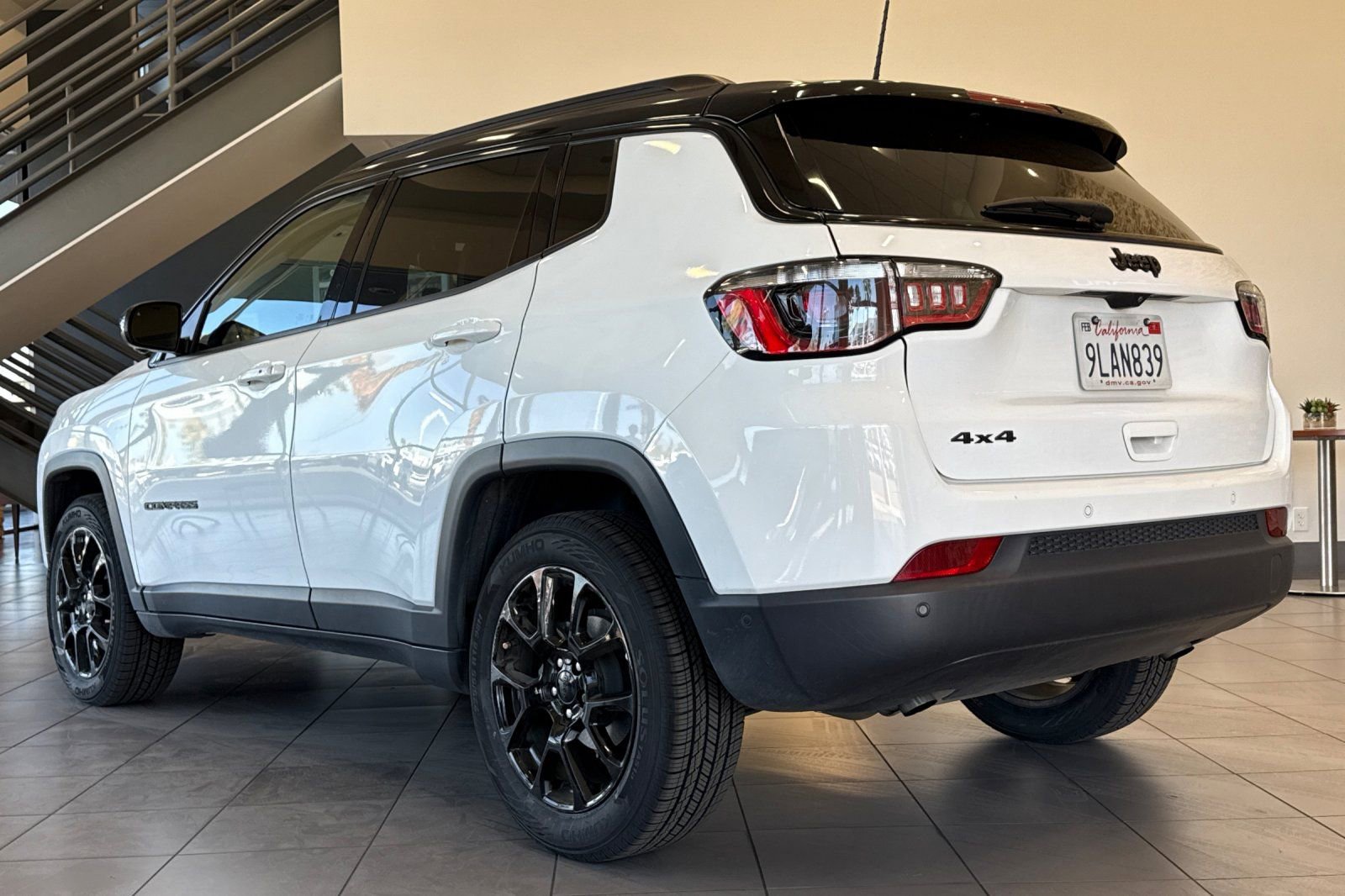 Used 2023 Jeep Compass Altitude w/ Convenience Group image 3