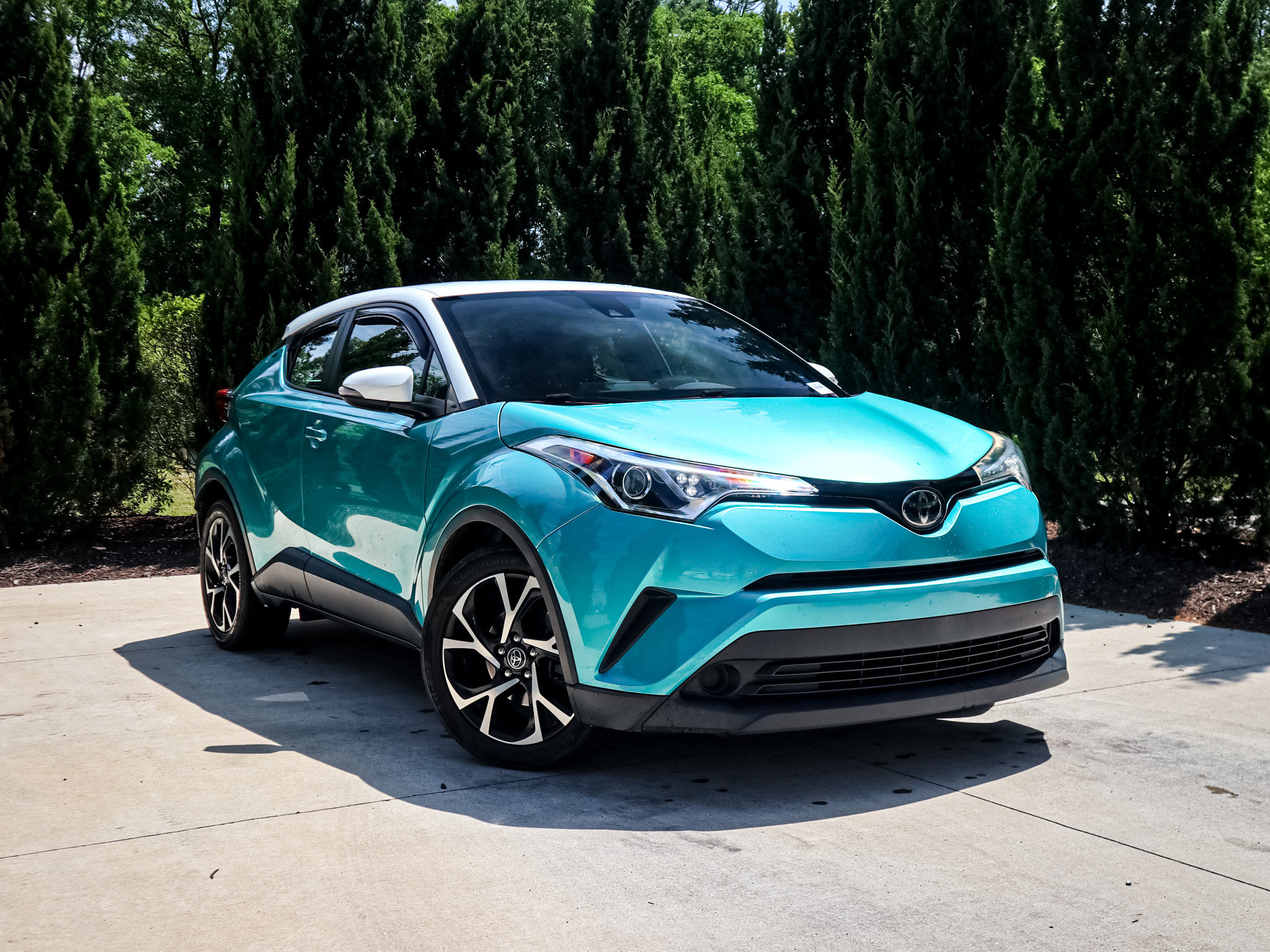 Used 2018 Toyota C-HR XLE video 2