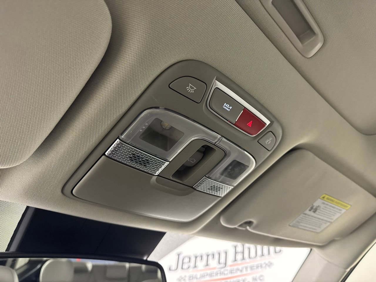 Used 2024 Kia Telluride EX w/ EX Captain's Chair Package image 23