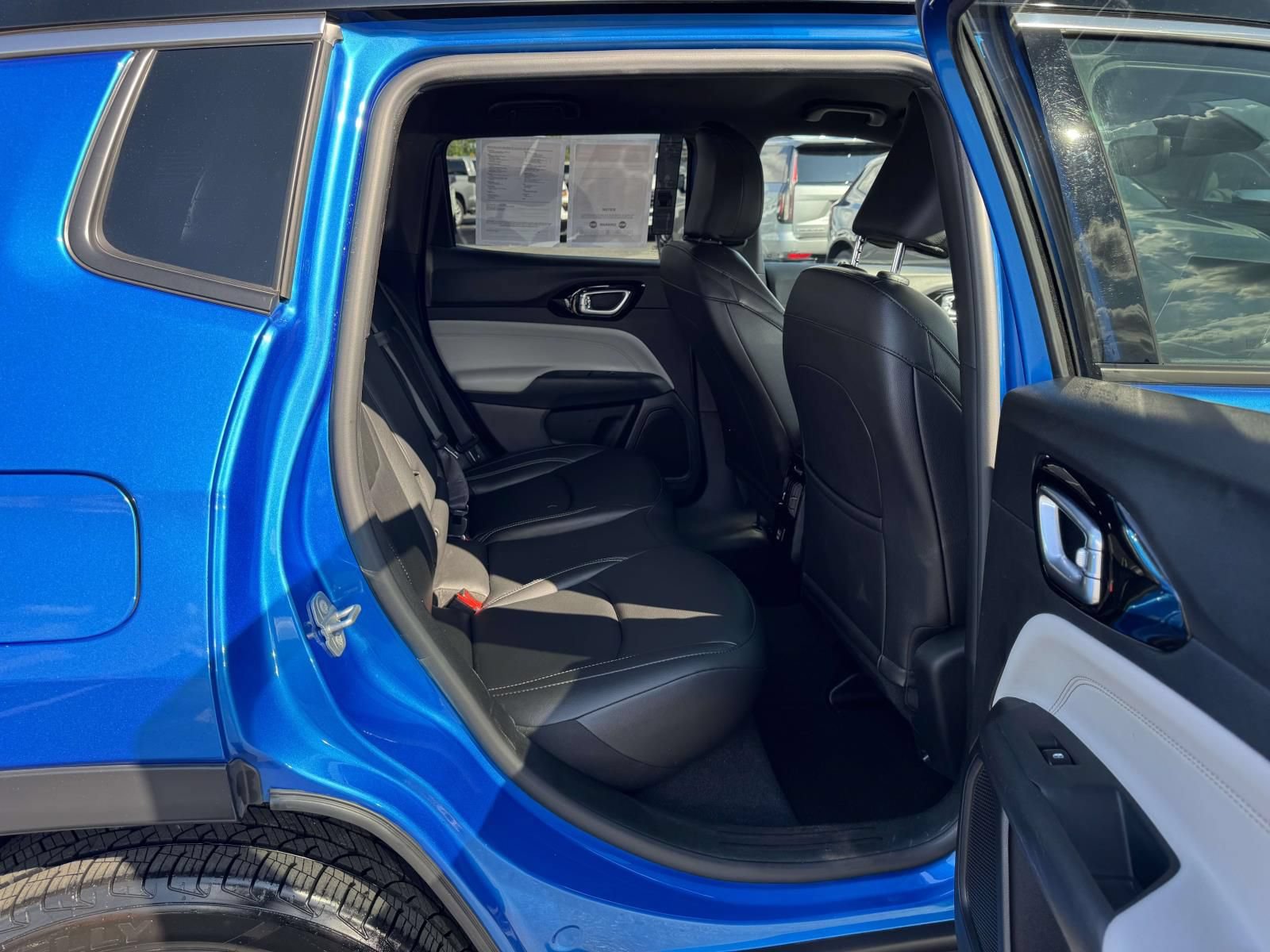 Used 2025 Jeep Compass Limited AWD/4WD image 16