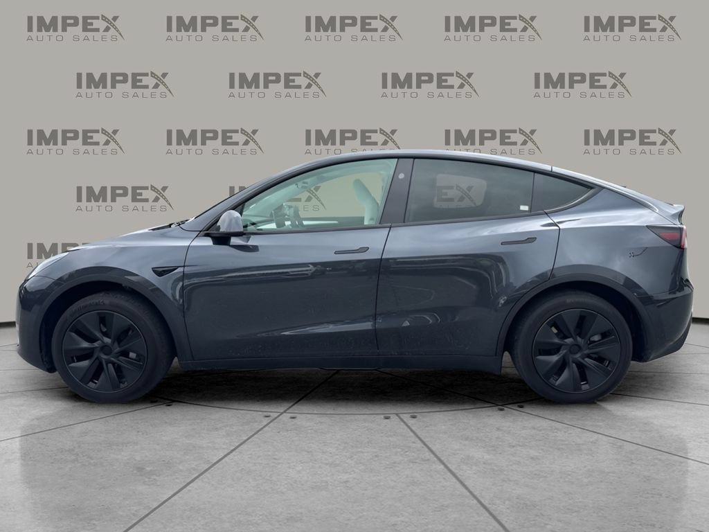 Used 2024 Tesla Model Y Long Range RWD image 2