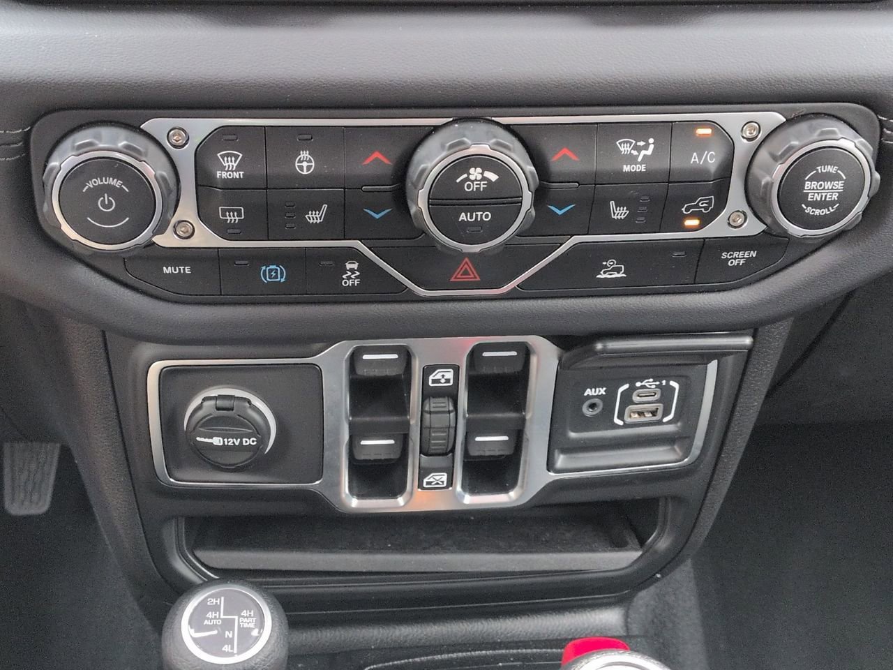 Used 2025 Jeep Wrangler Unlimited Sahara AWD/4WD image 19