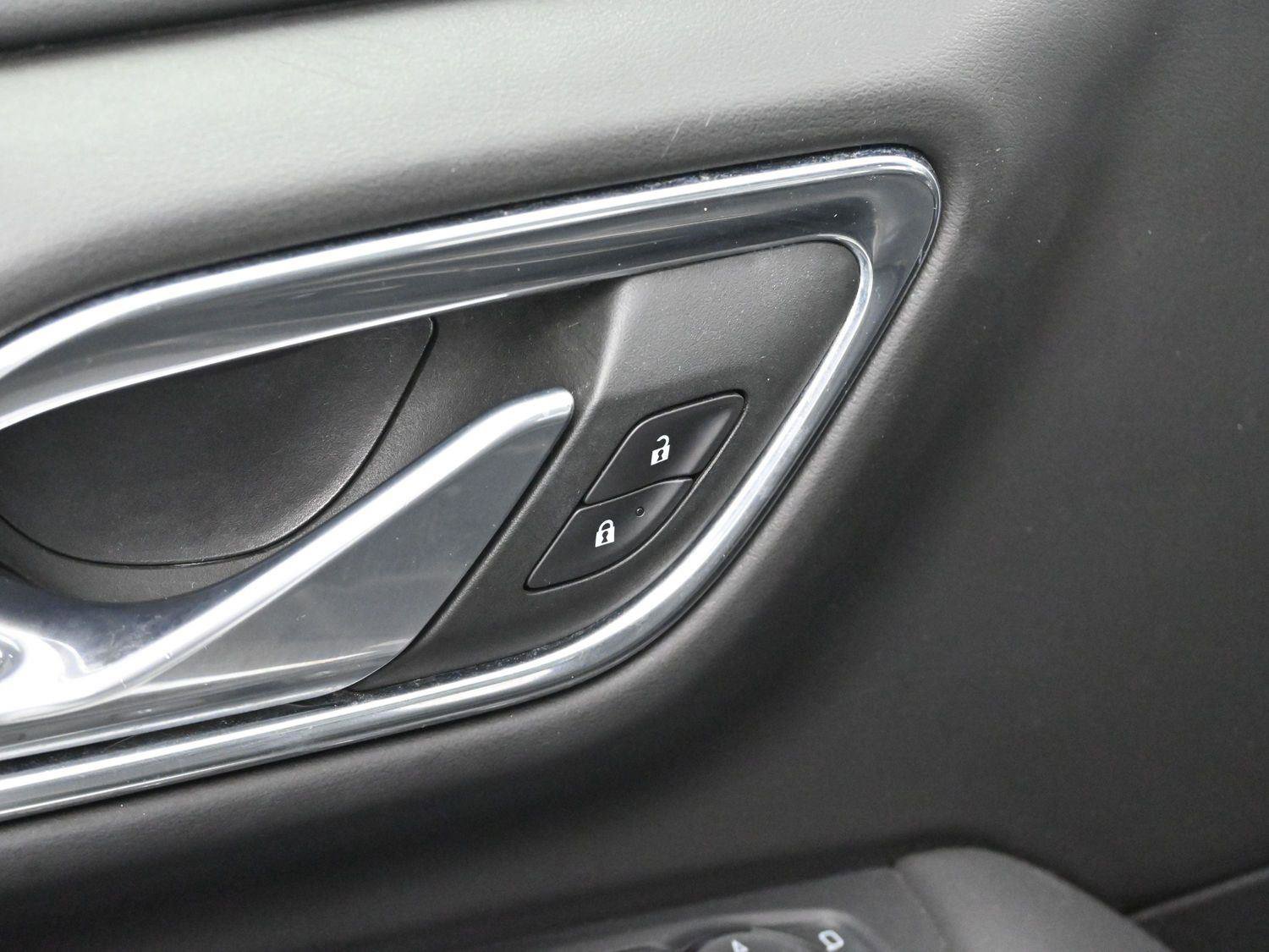 Used 2023 GMC Yukon SLT w/ SLT Premium Package image 10