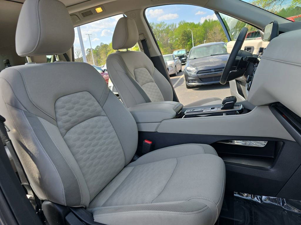 Used 2024 Nissan Pathfinder SV w/ SV Premium Package FWD image 10