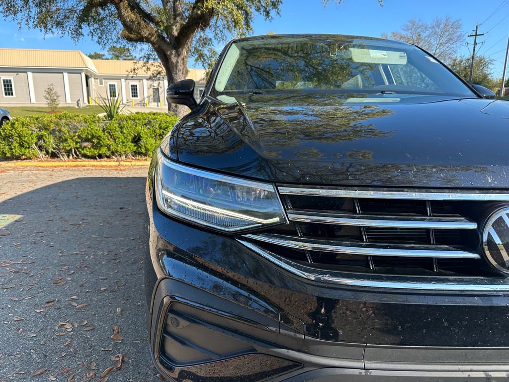 Used 2023 Volkswagen Tiguan SE image 18