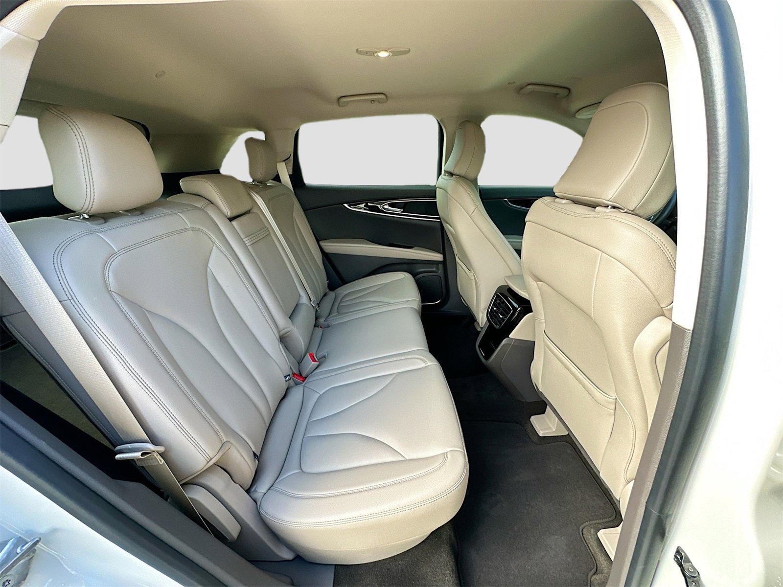 Used 2023 Lincoln Nautilus AWD w/ Premium Package image 27