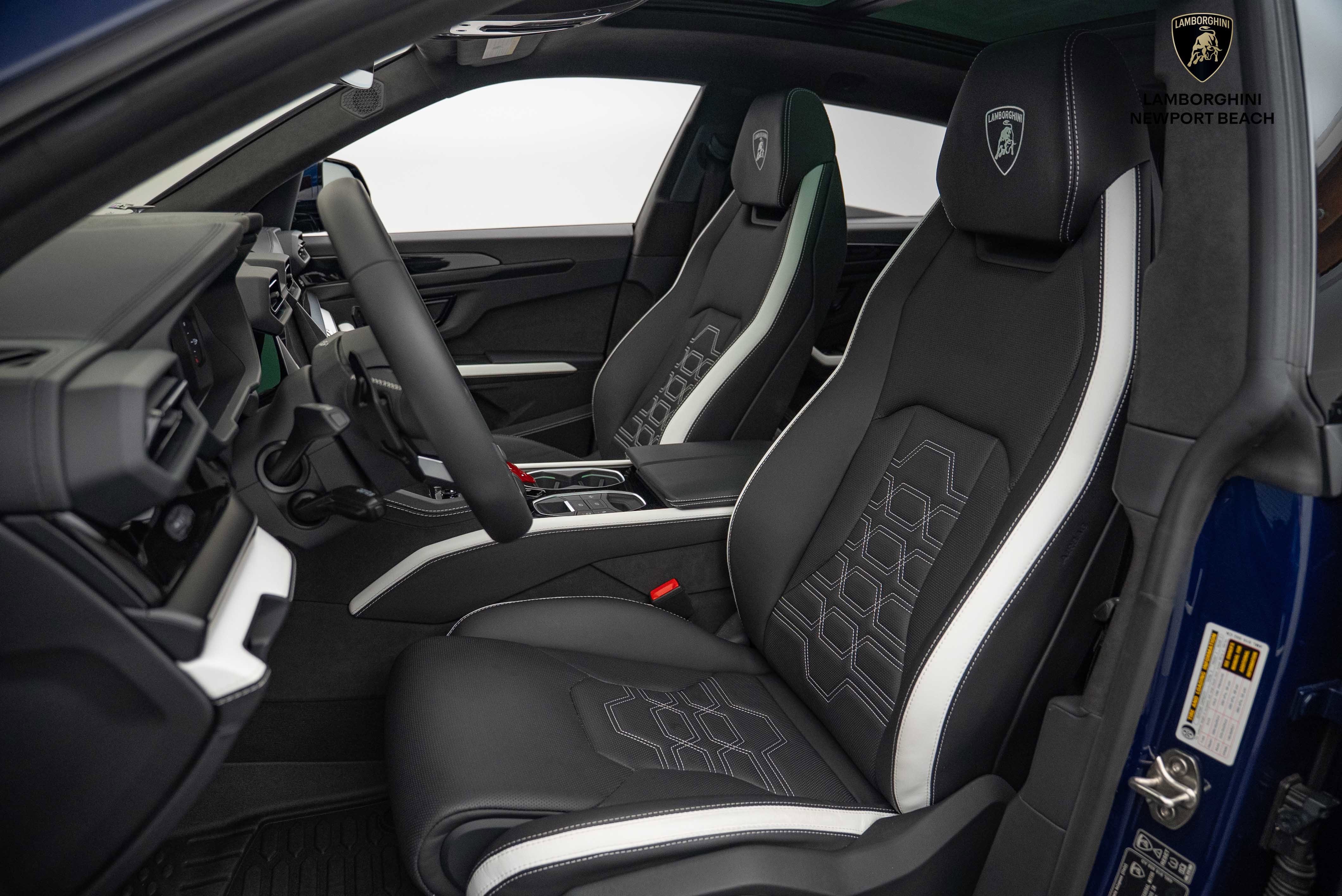 Used 2025 Lamborghini Urus SE image 7