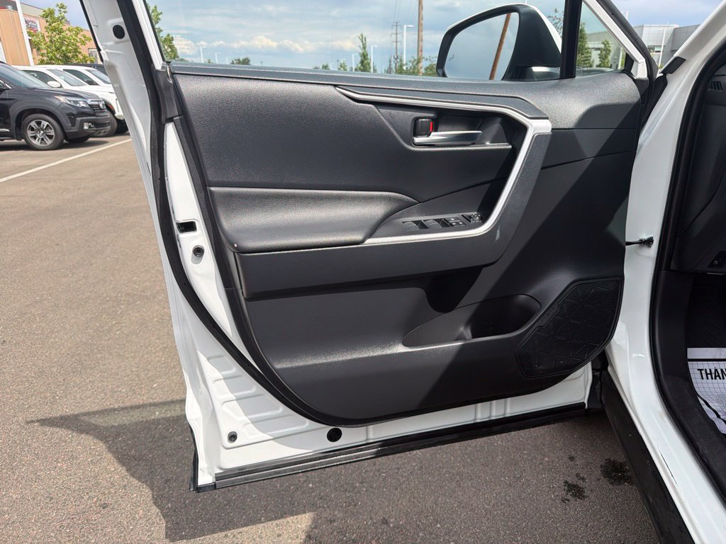 Used 2025 Toyota RAV4 SE AWD/4WD image 19