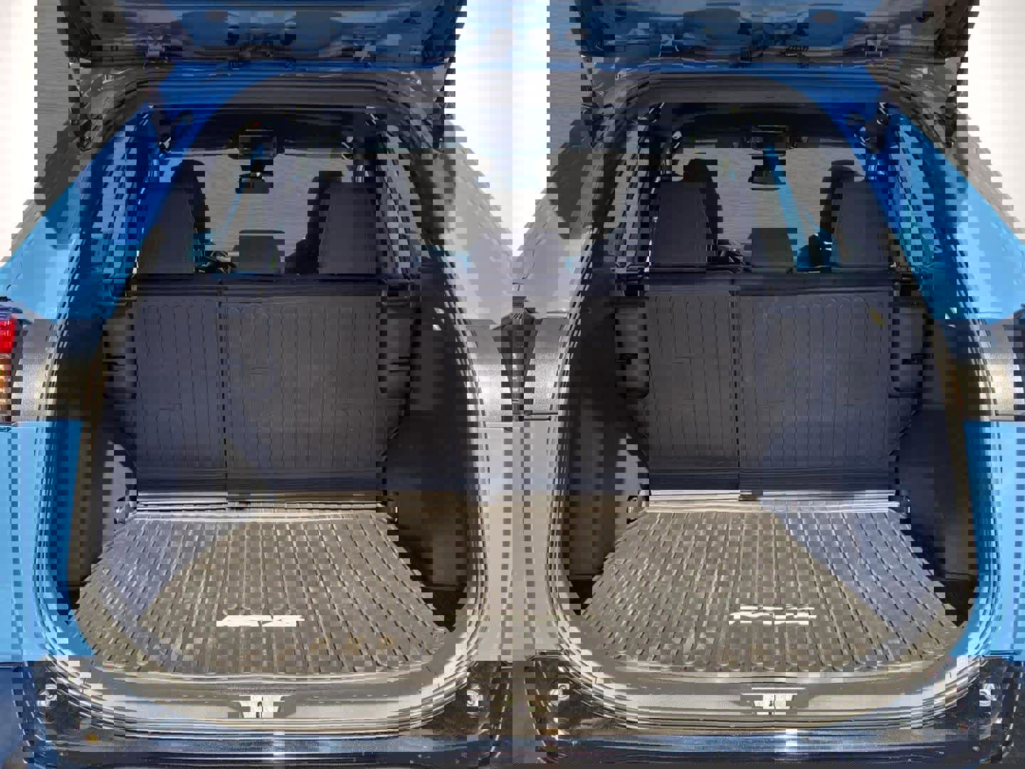 Used 2025 Toyota RAV4 SE image 12