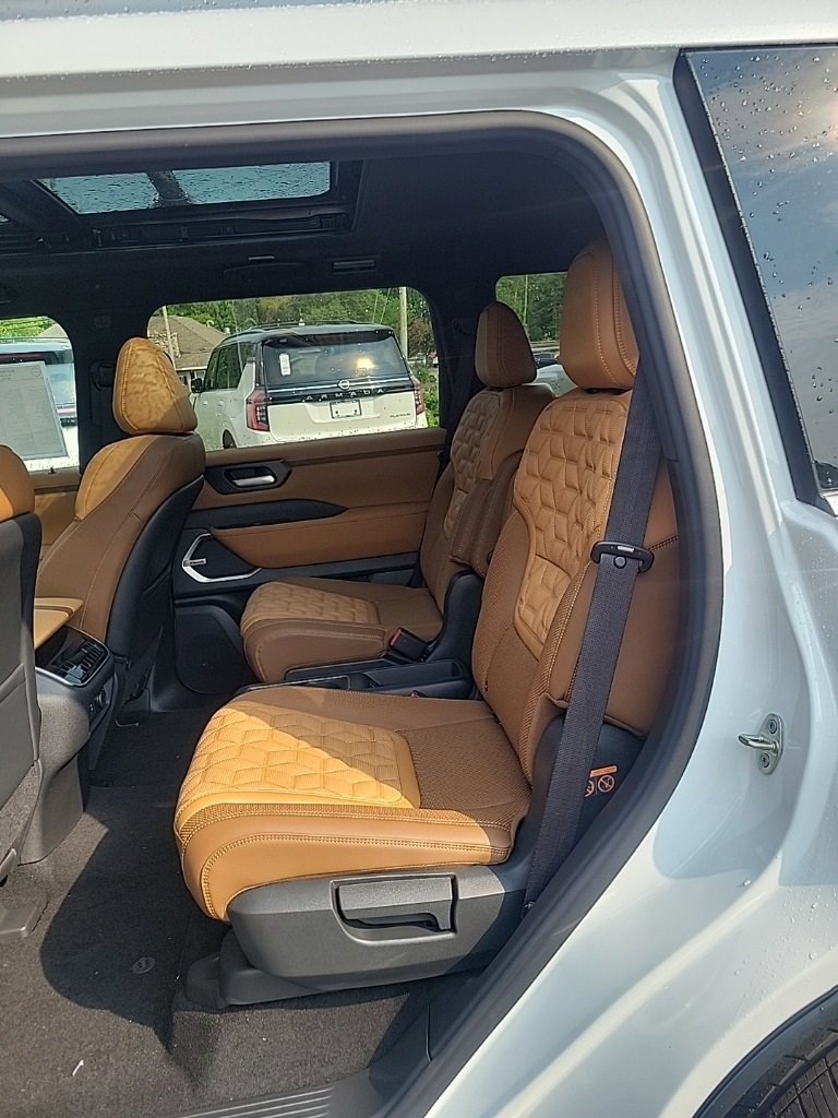 Used 2025 Nissan Armada Platinum Reserve image 39