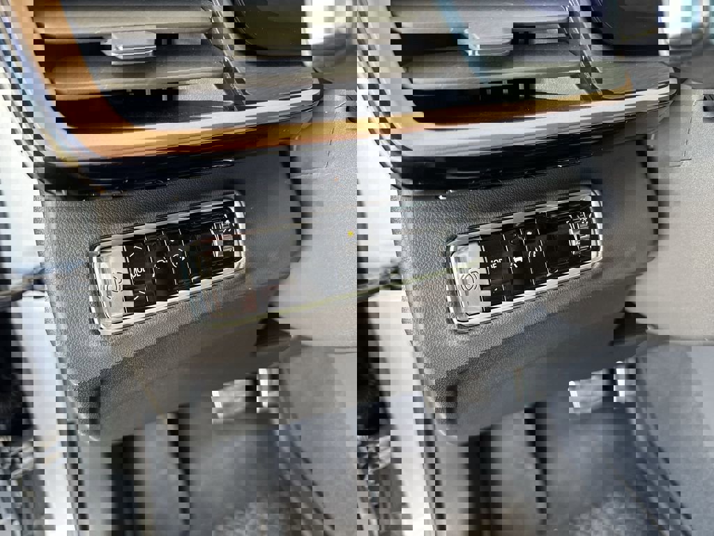 Certified 2025 Buick Envision Sport Touring image 27