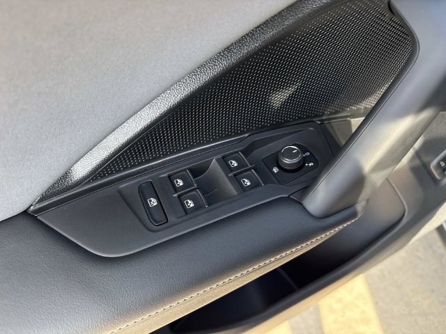 New 2026 Volkswagen Tiguan SE R-Line AWD/4WD image 12