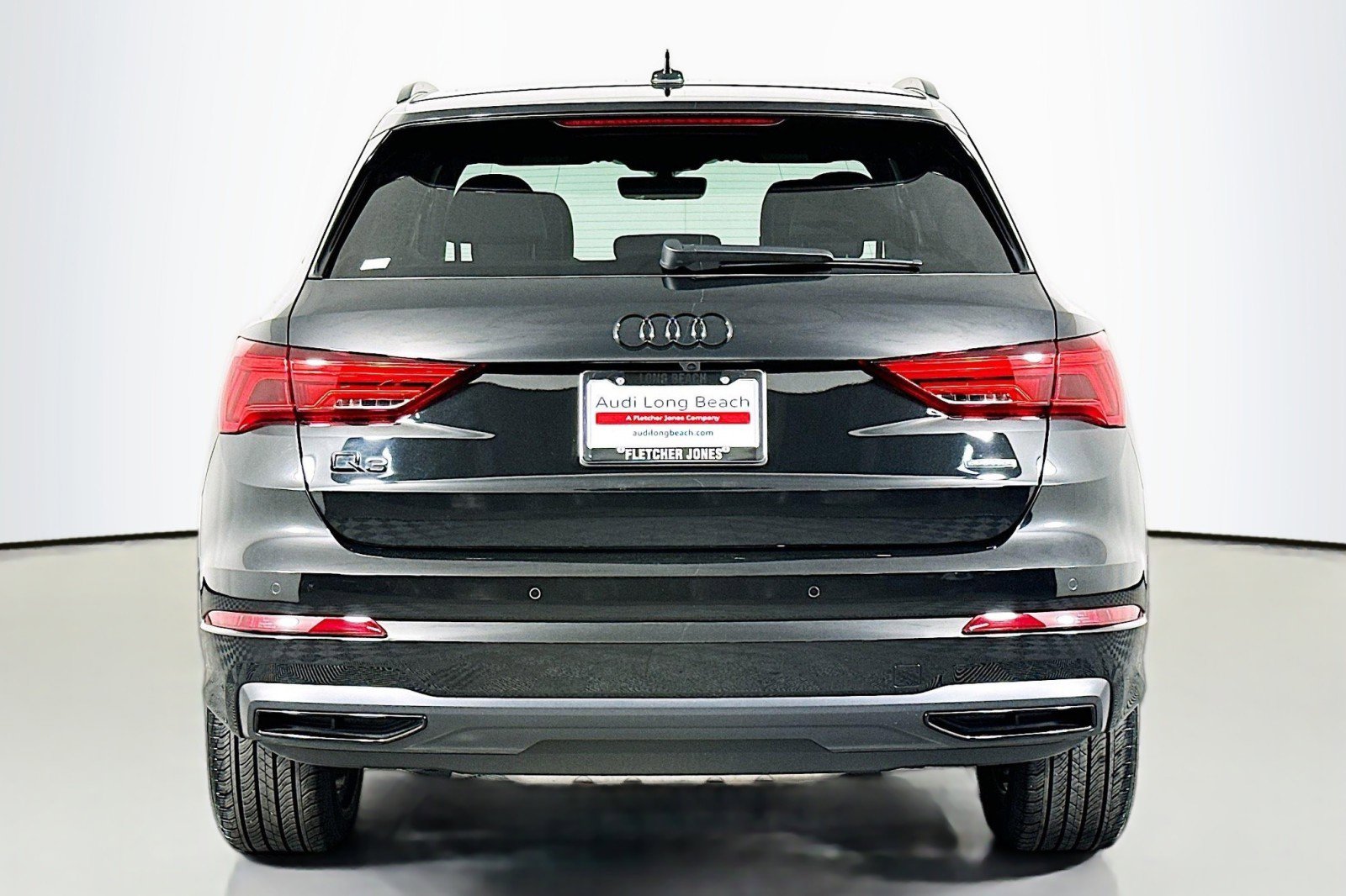 Used 2024 Audi Q3 2.0T Premium w/ Convenience Package AWD/4WD image 3