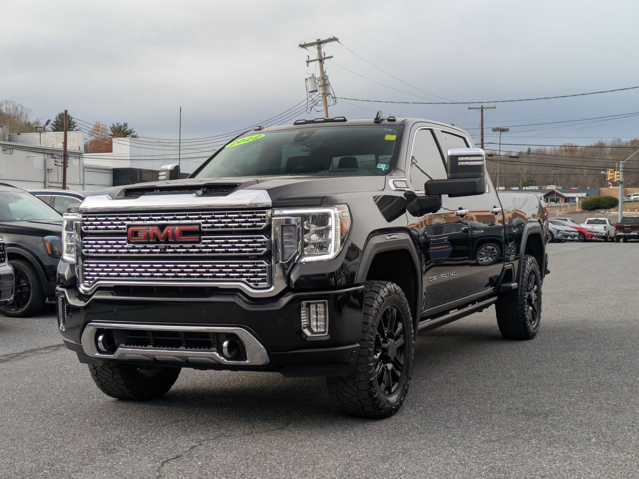 Used 2022 GMC Sierra 3500 Denali w/ Denali Black Diamond Edition image 3