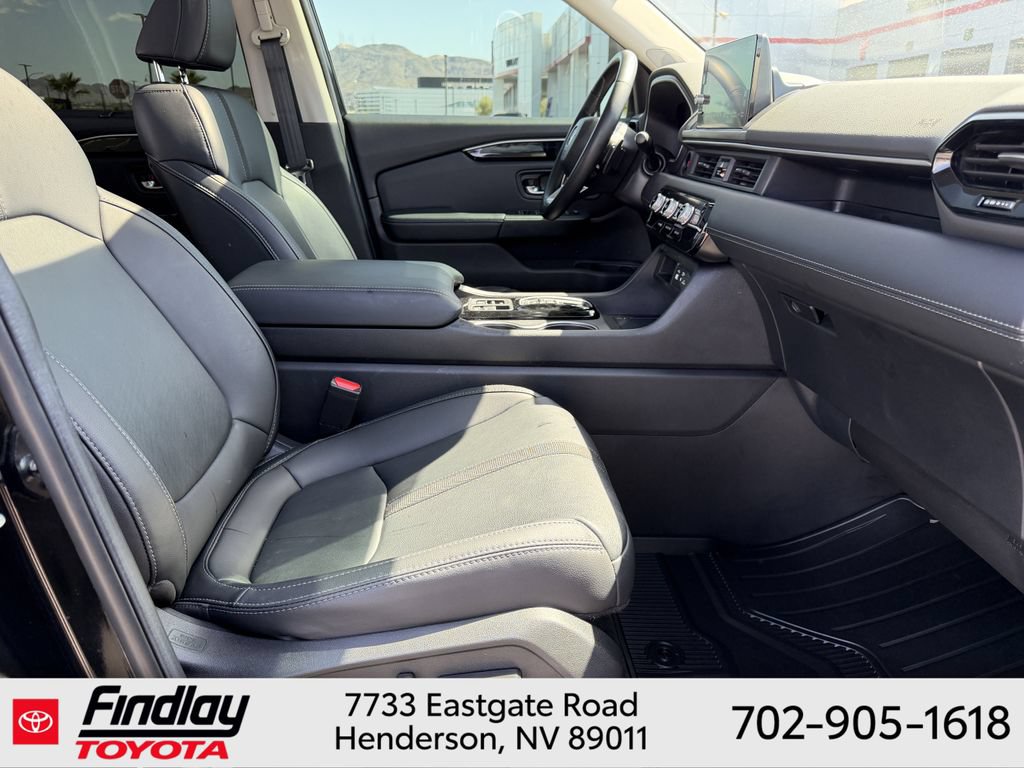 Used 2025 Honda Pilot Touring image 15
