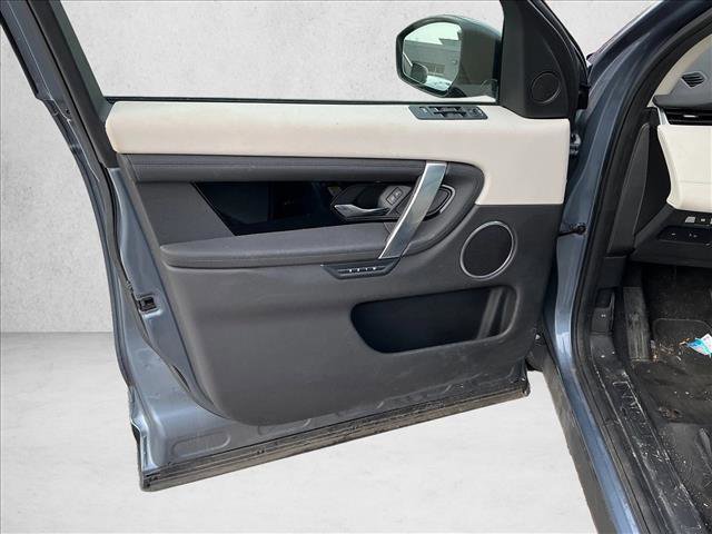 Used 2020 Land Rover Discovery Sport SE image 14