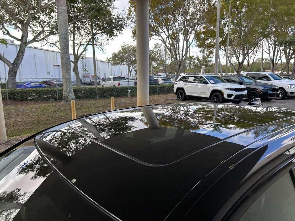 Used 2022 BMW 740i xDrive w/ M Sport Package image 16