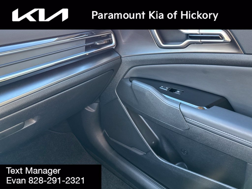 Used 2025 Kia Sportage EX w/ Premium Package FWD image 29