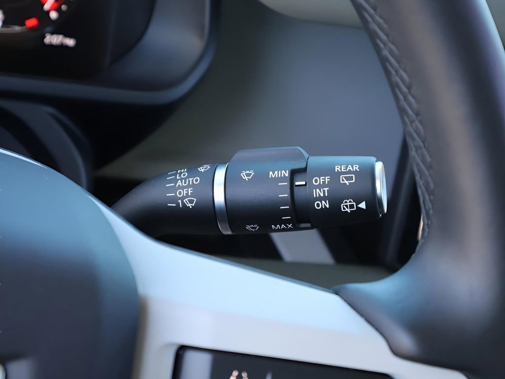 Used 2024 Land Rover Defender 110 SE image 33