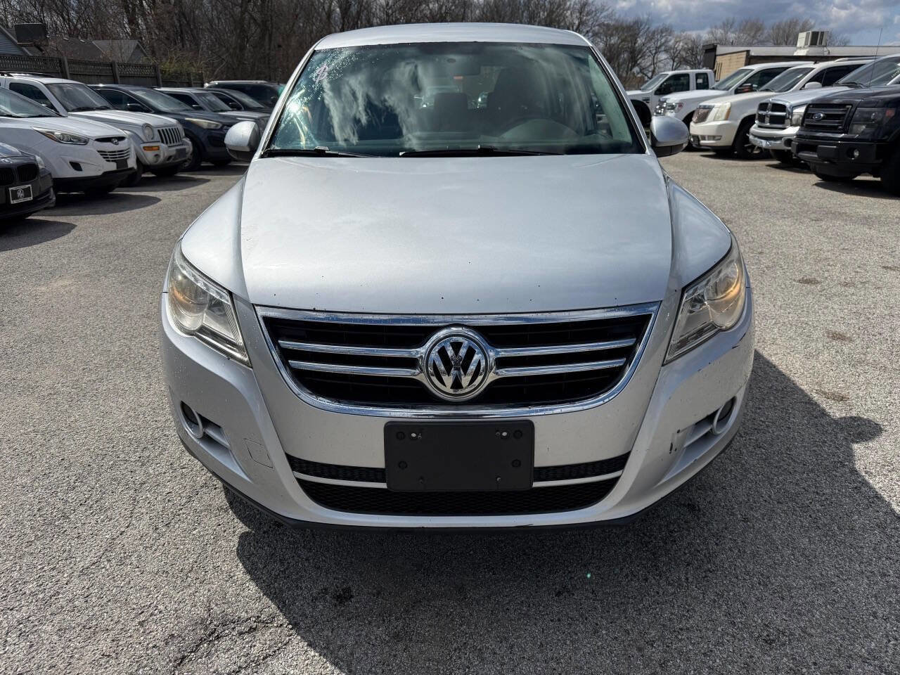 Used 2011 Volkswagen Tiguan SE image 5