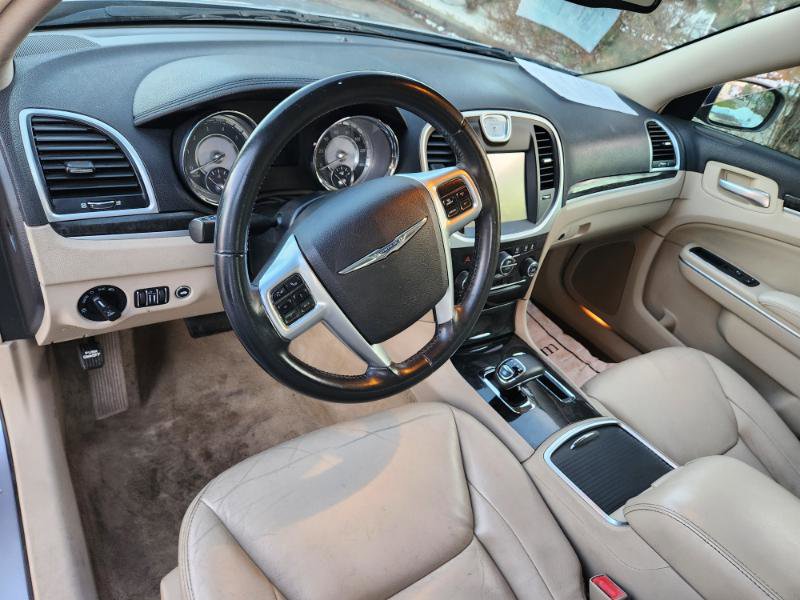 Used 2013 Chrysler 300 w/ Driver Convenience Group image 25