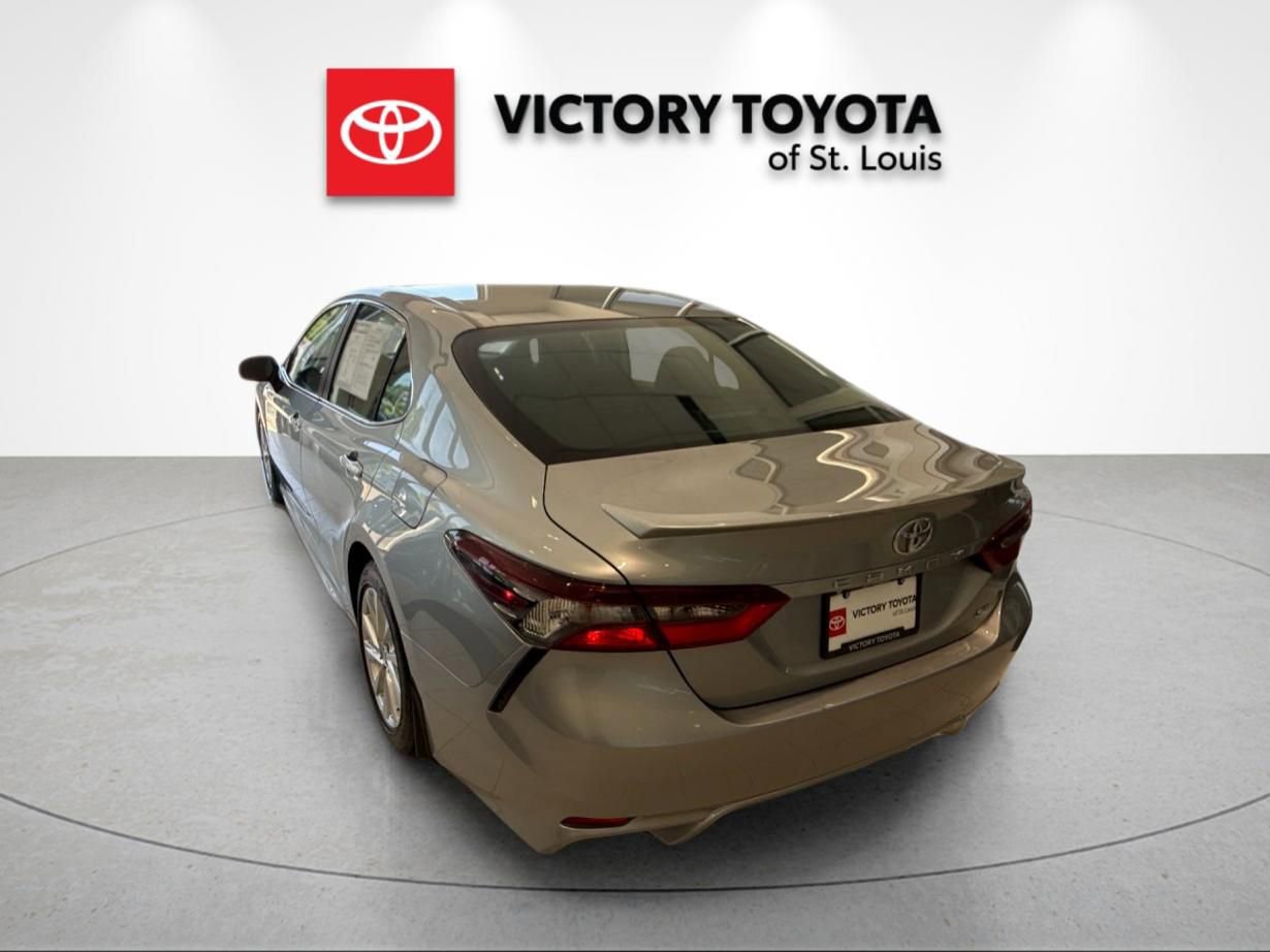 Used 2023 Toyota Camry SE FWD image 5