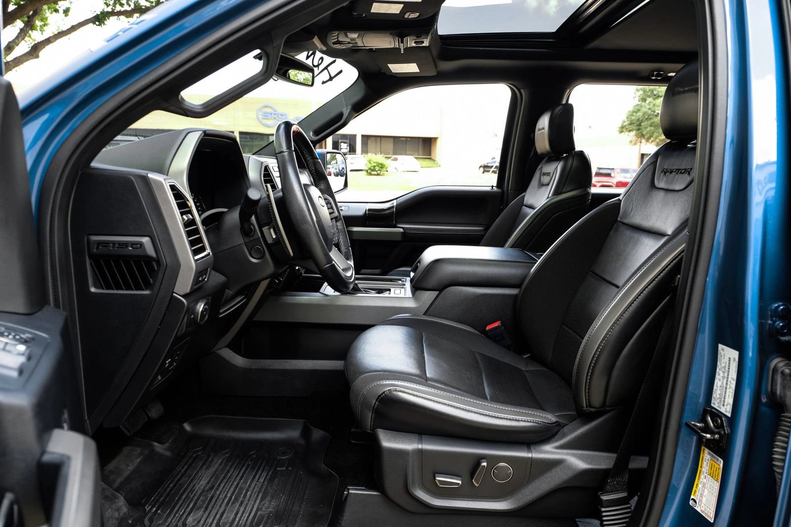 Used 2019 Ford F150 Raptor w/ Equipment Group 802A Luxury AWD/4WD image 3