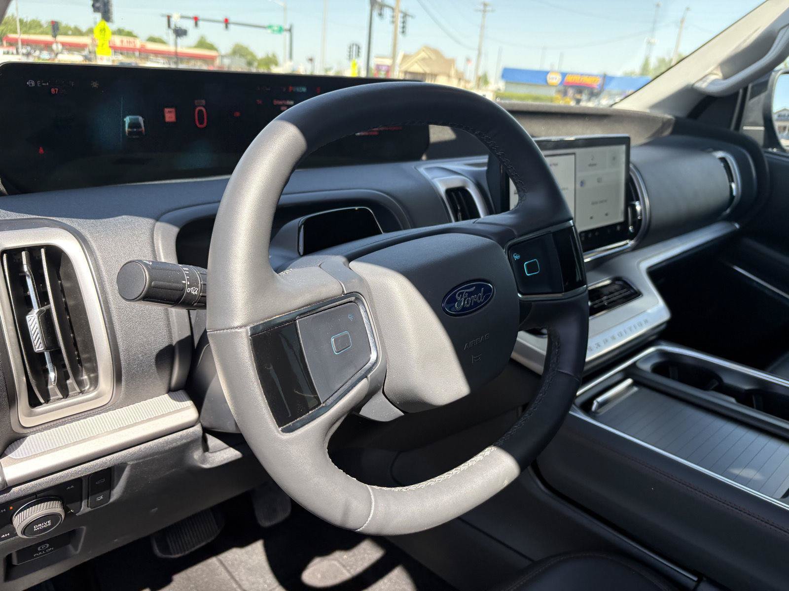 Used 2025 Ford Expedition Active AWD/4WD image 7