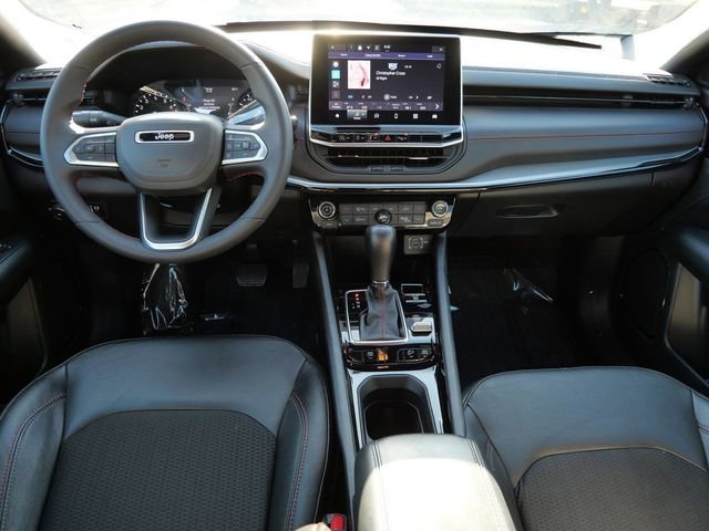 Used 2025 Jeep Compass Trailhawk AWD/4WD image 11