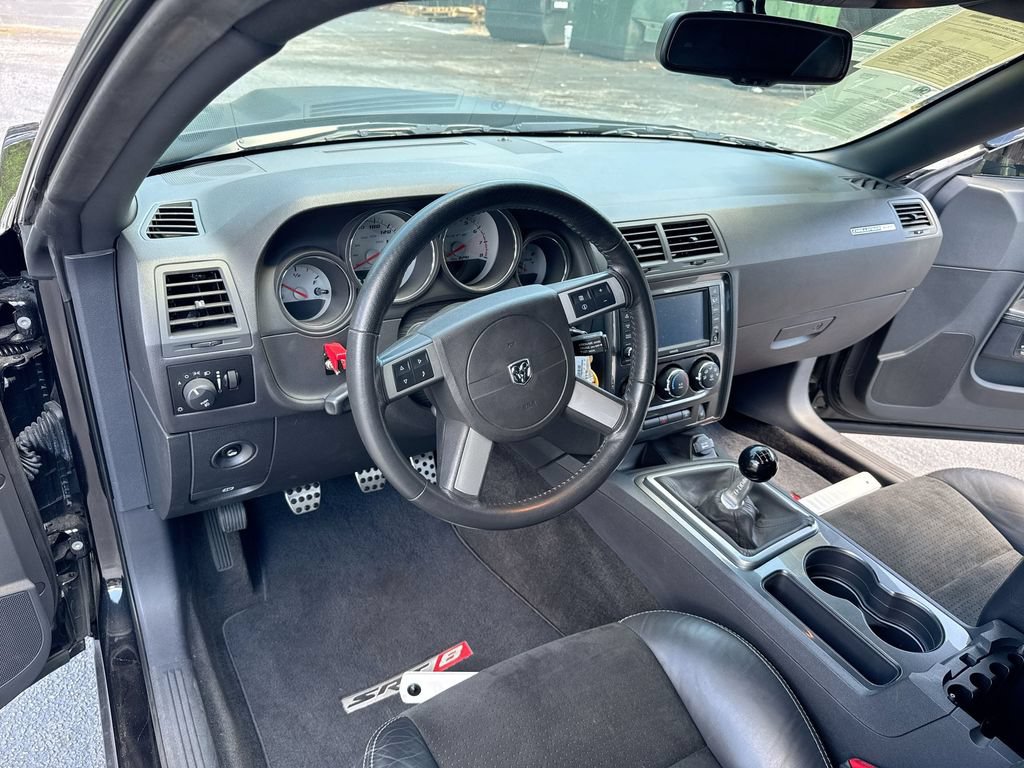 Used 2010 Dodge Challenger SRT8 RWD image 31