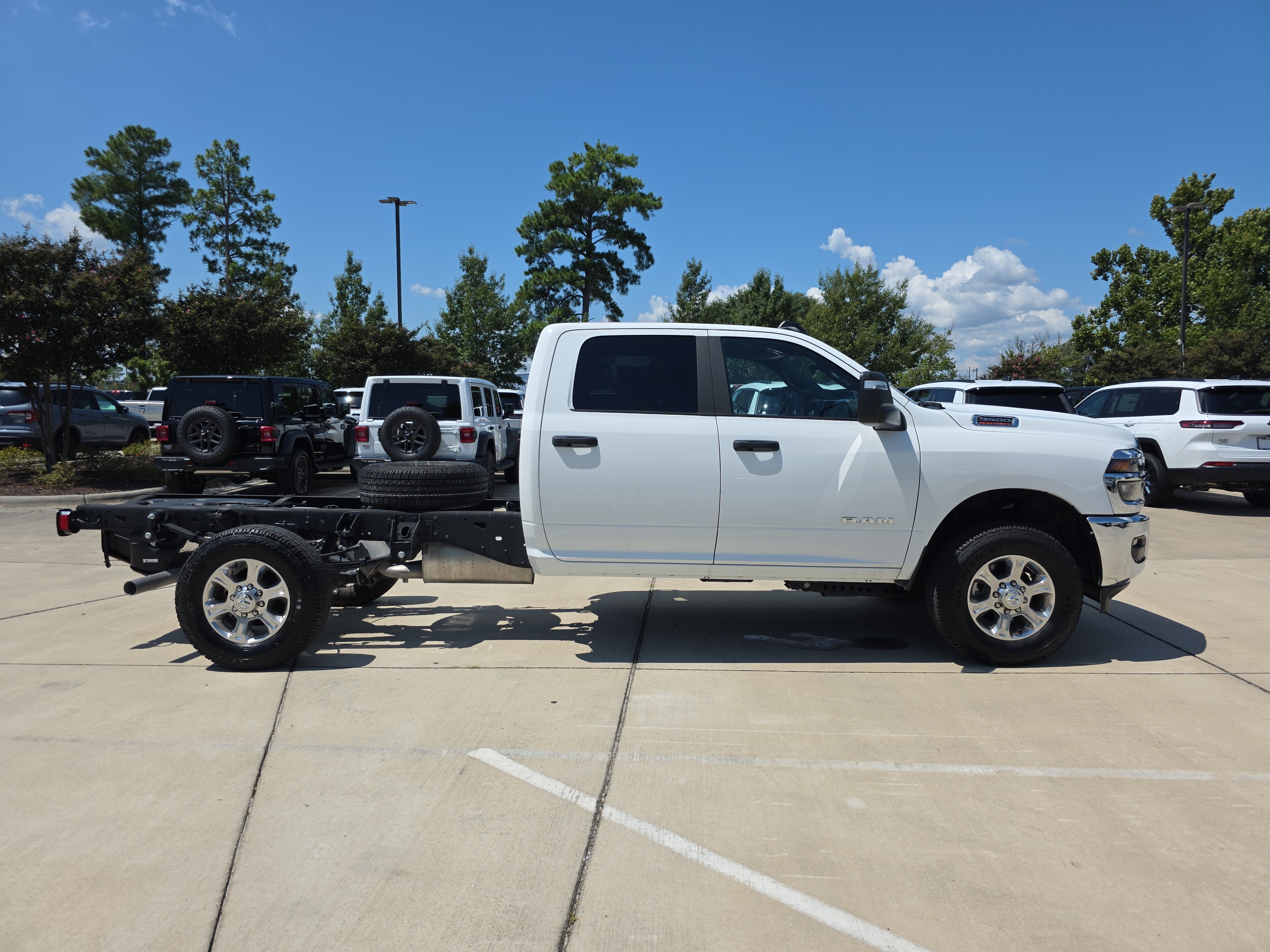 Used 2025 RAM 3500 Big Horn AWD/4WD image 10