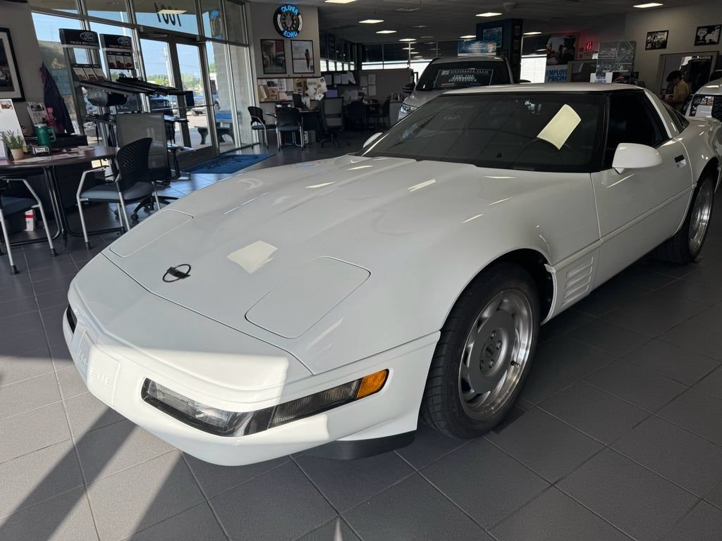 Used 1991 Chevrolet Corvette Coupe RWD image 3