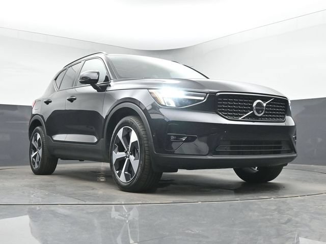 Used 2025 Volvo XC40 B5 Plus AWD/4WD image 38