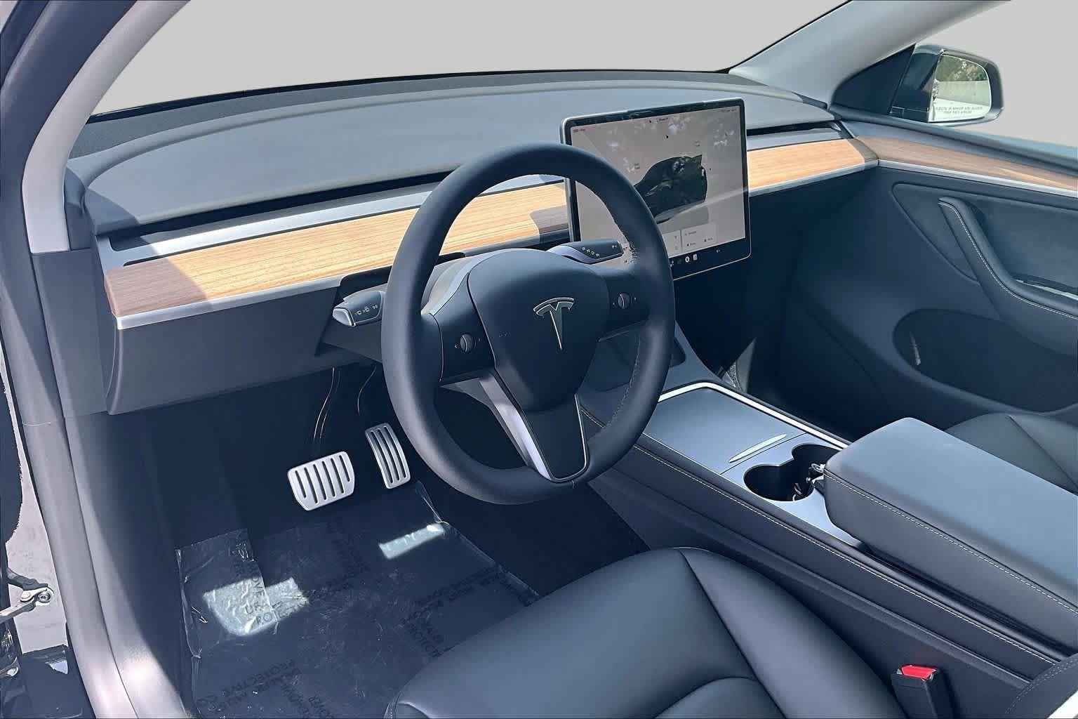 Used 2025 Tesla Model Y Performance AWD/4WD image 16