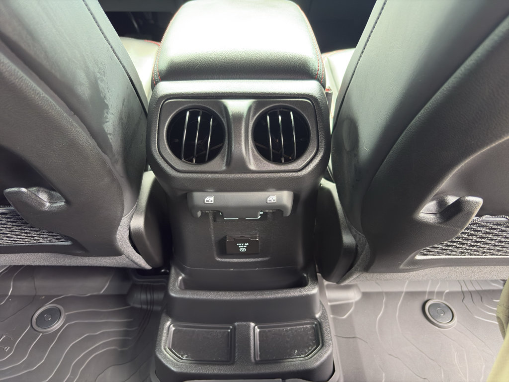 Used 2025 Jeep Wrangler Unlimited Rubicon AWD/4WD image 25
