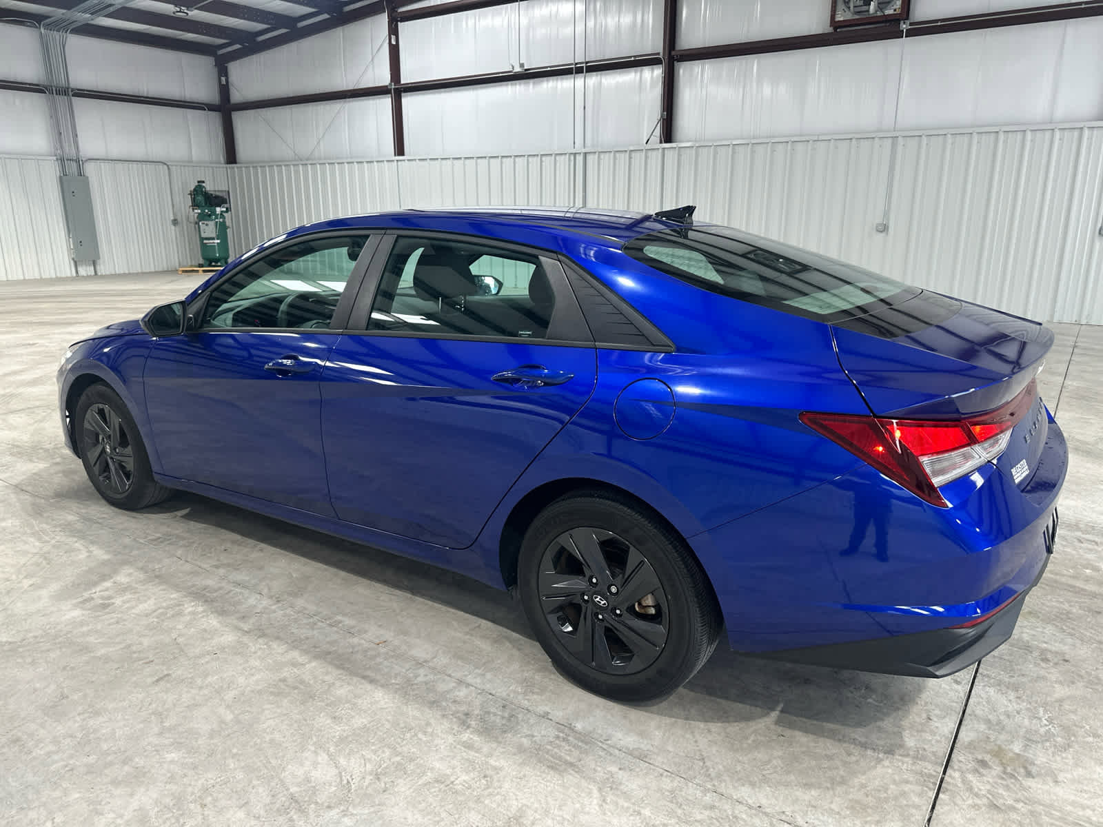 Used 2023 Hyundai Elantra SEL FWD image 3