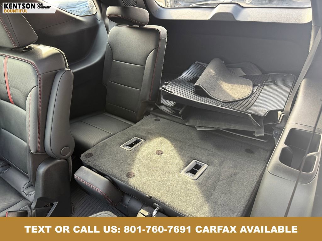 Used 2024 Chevrolet Traverse RS image 38