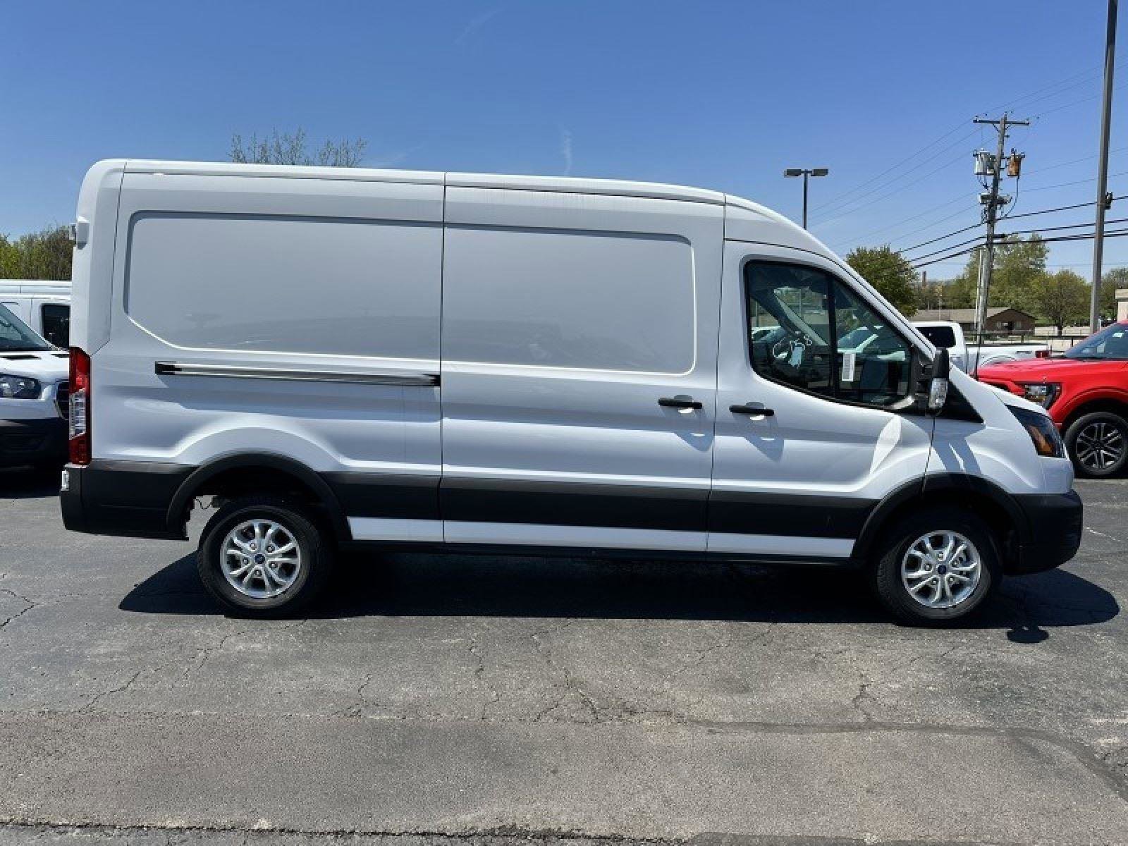 Used 2023 Ford E-Transit Medium Roof image 4