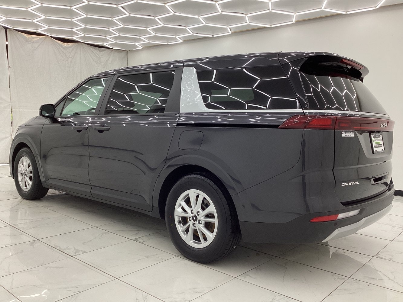 Used 2024 Kia Carnival LX FWD image 12