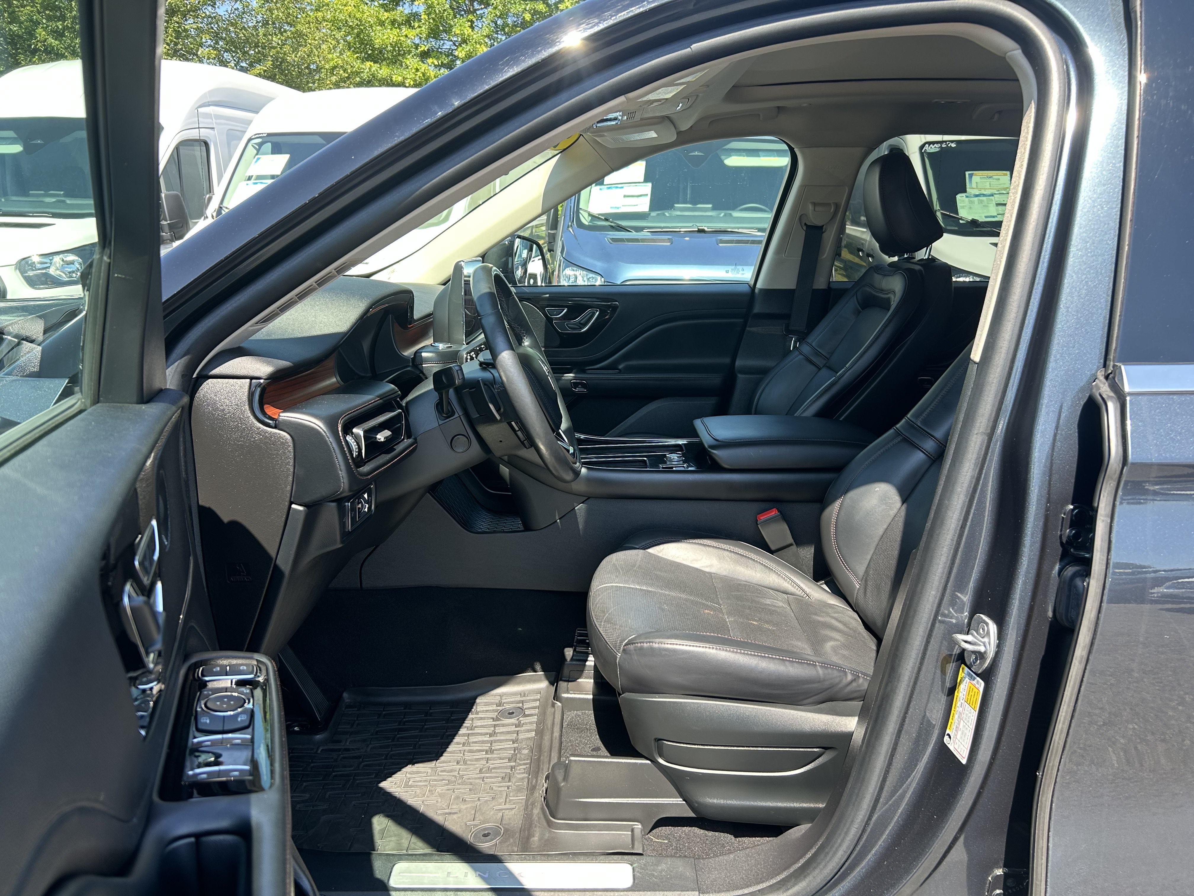 Used 2022 Lincoln Aviator Reserve w/ Elements Package Plus AWD/4WD image 10