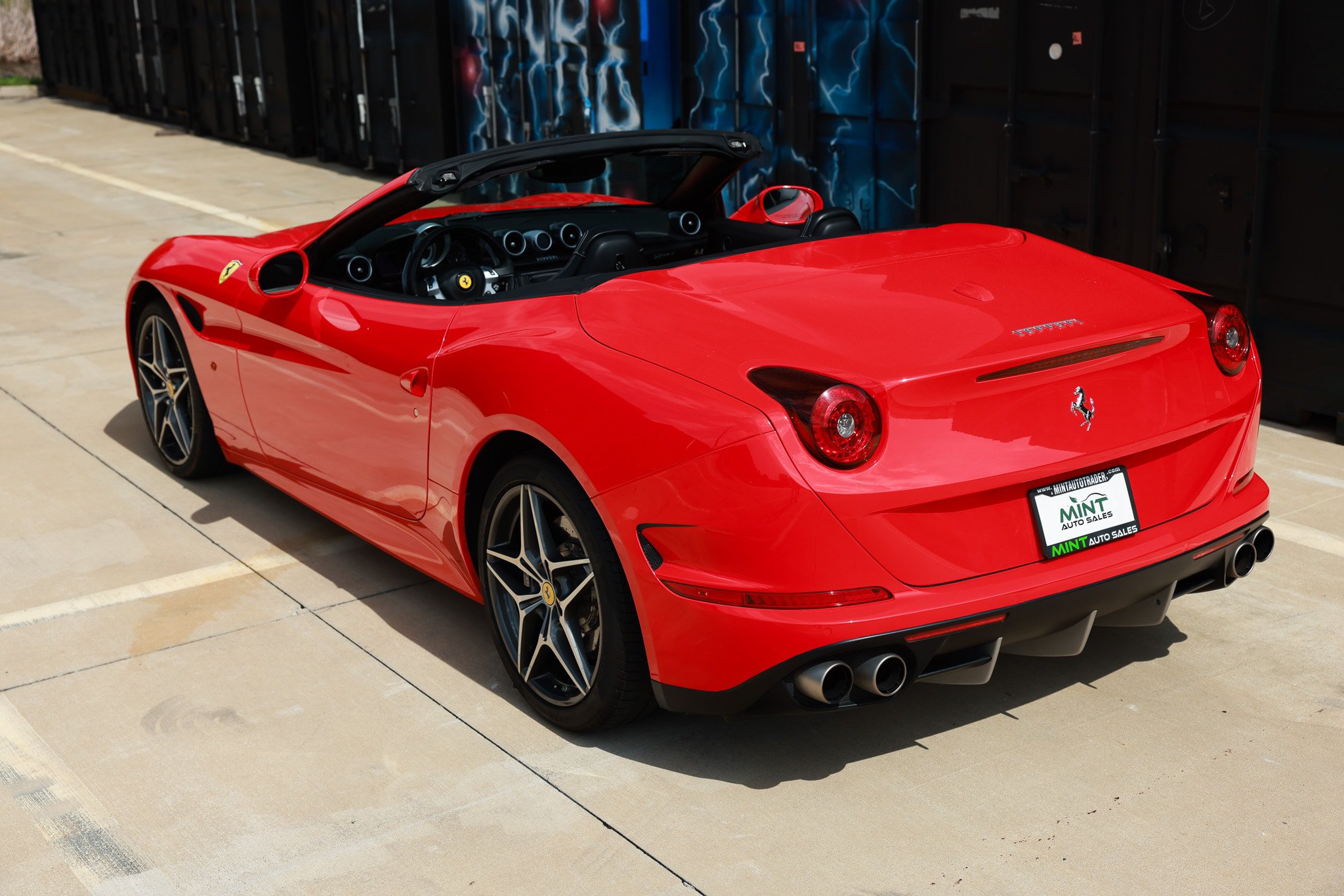 Used 2015 Ferrari California T RWD image 8
