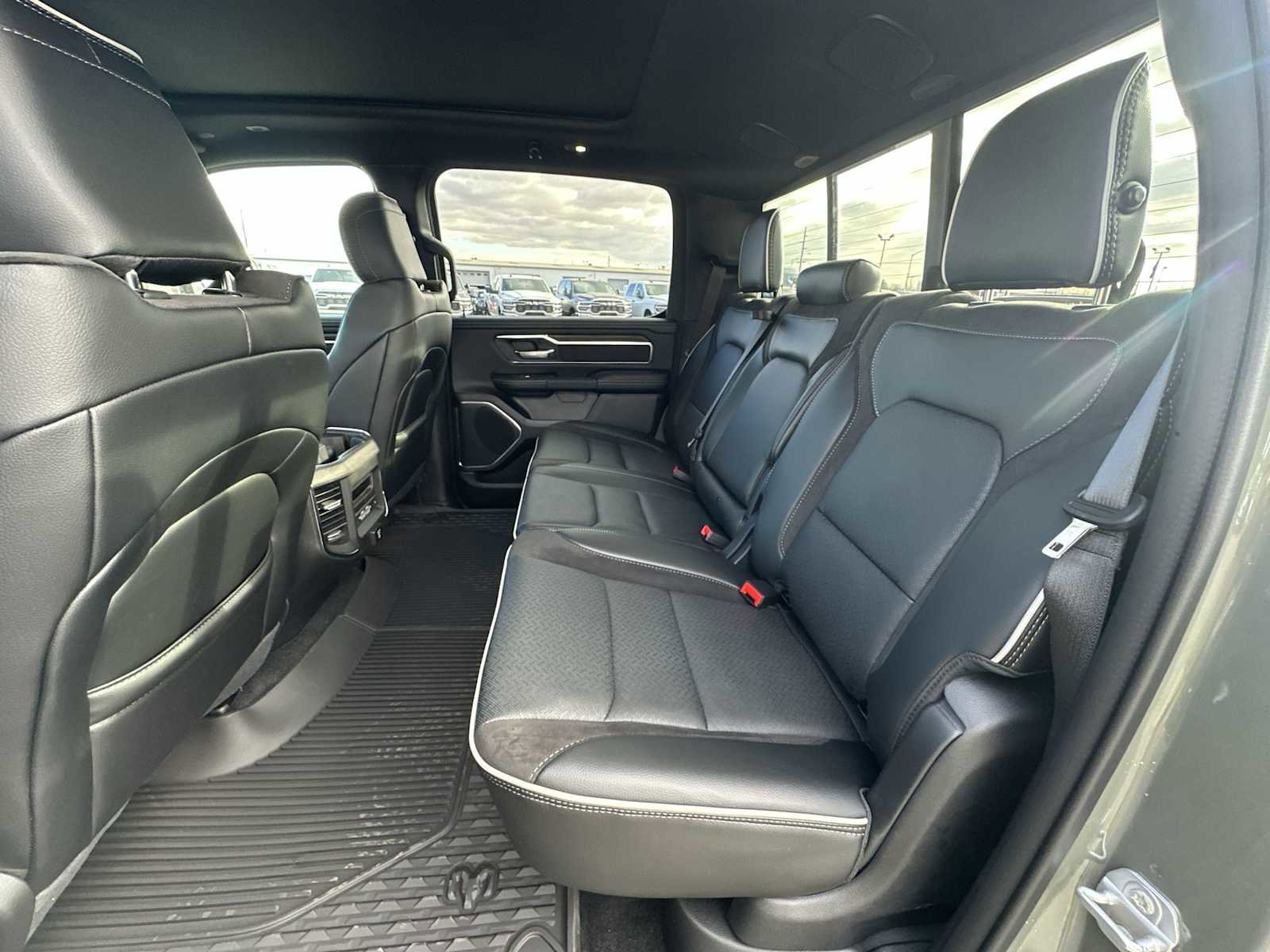 New 2026 RAM 1500 Laramie AWD/4WD image 24