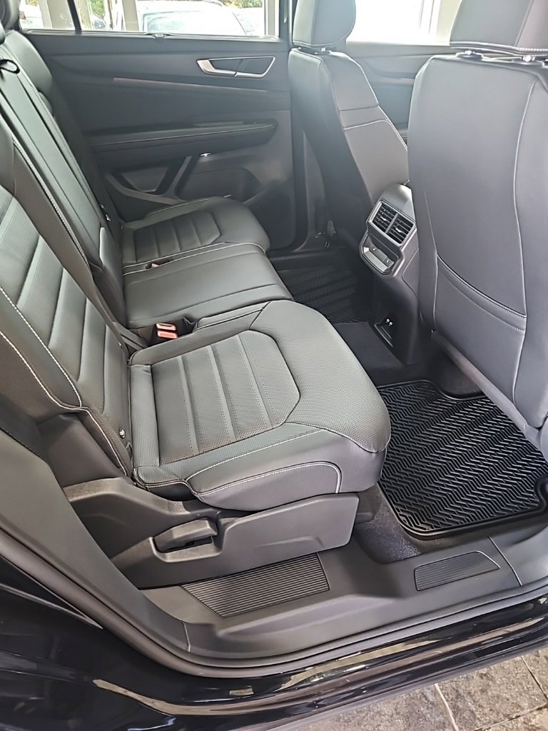 New 2026 Volkswagen Atlas Cross Sport SEL R-Line image 18